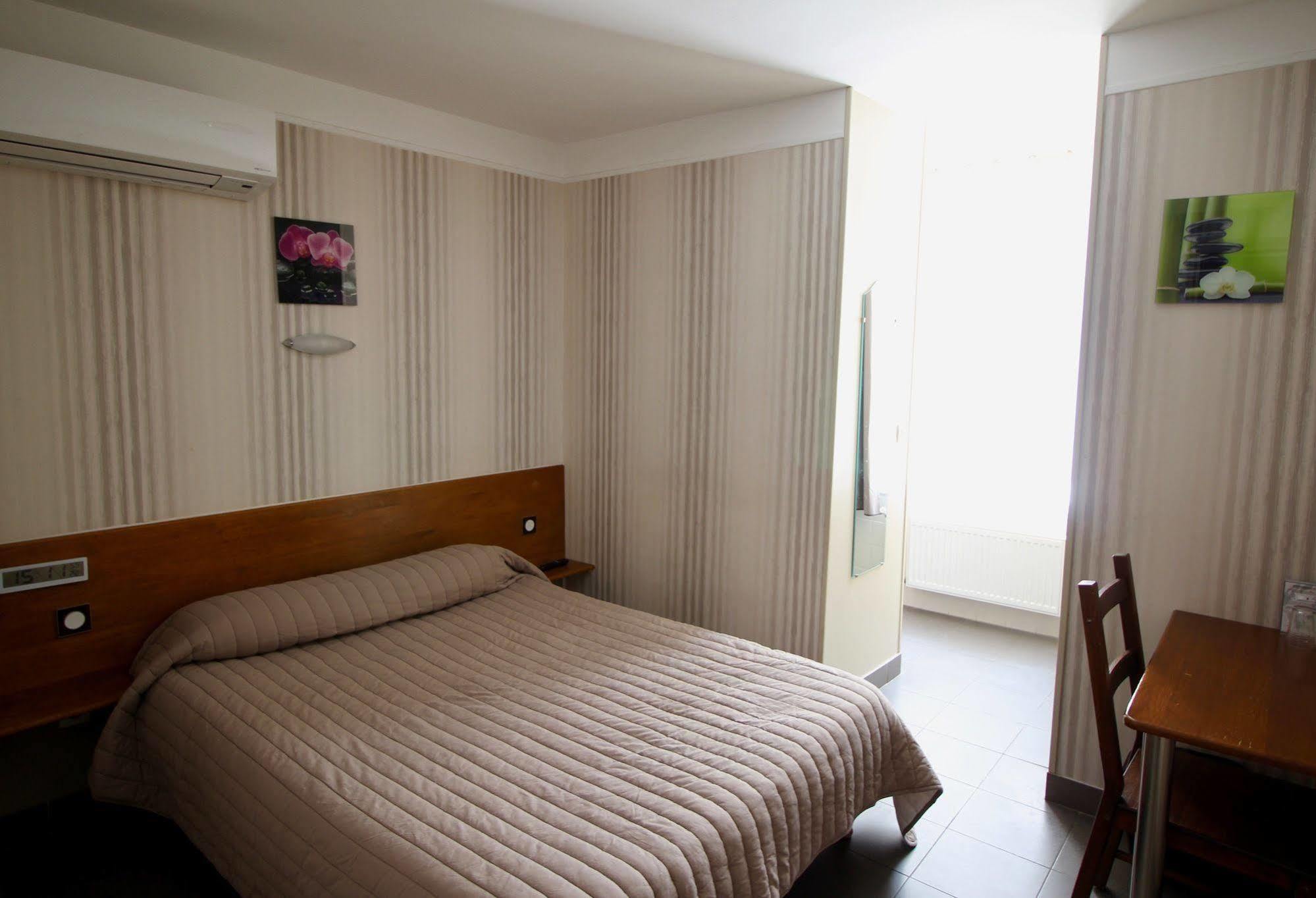 פריז Hotel Des Pyrenees מראה חיצוני תמונה