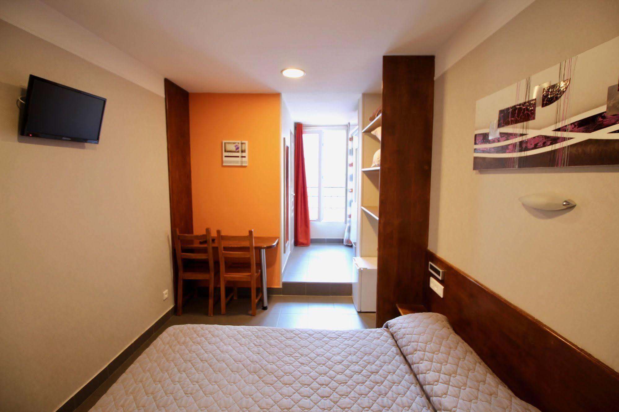 פריז Hotel Des Pyrenees מראה חיצוני תמונה