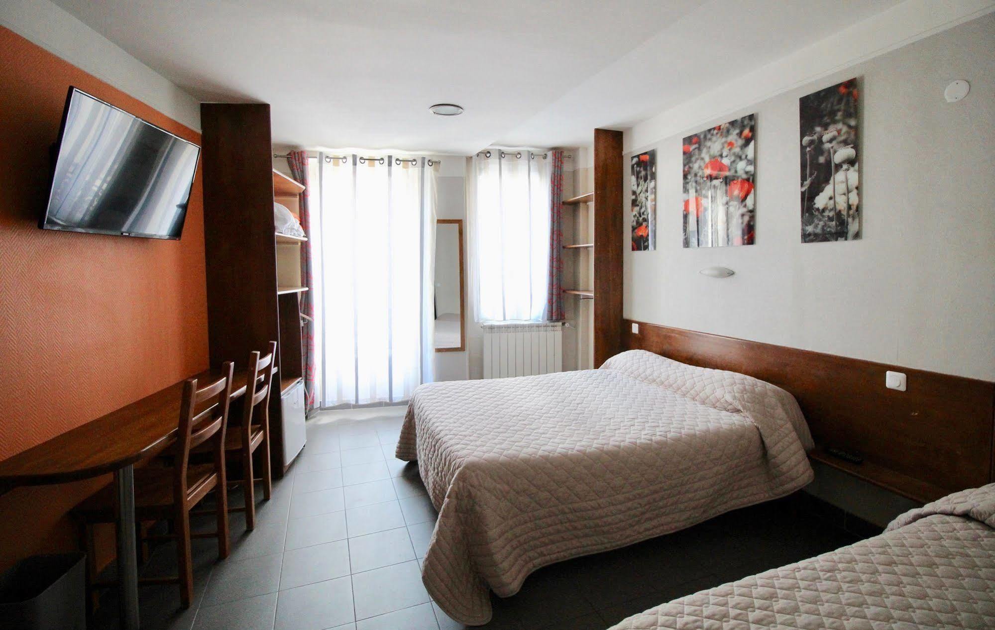 פריז Hotel Des Pyrenees מראה חיצוני תמונה