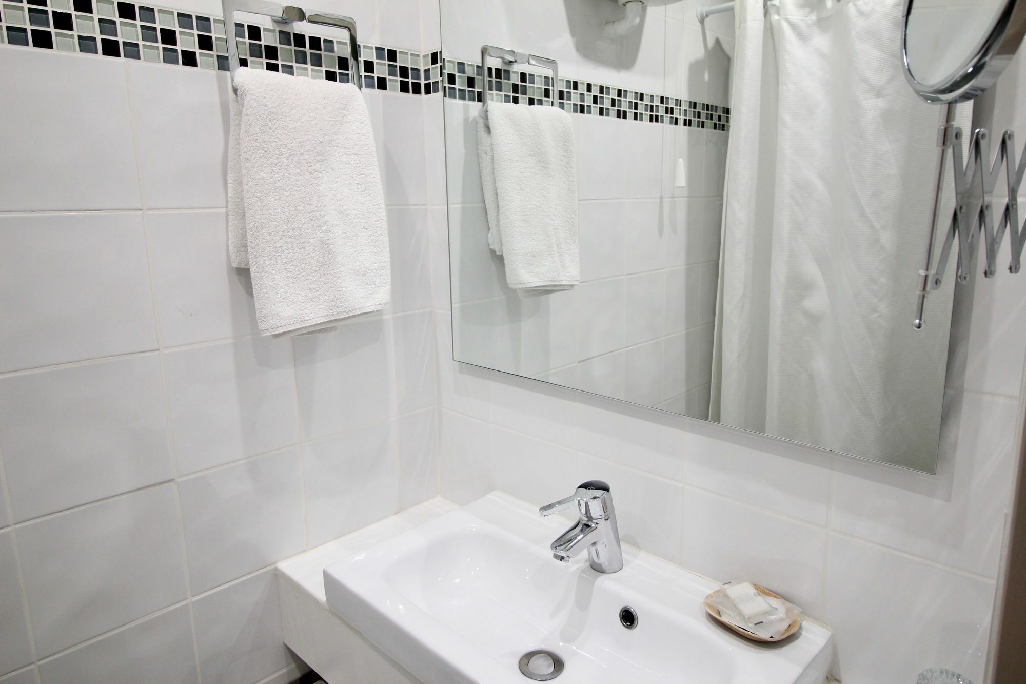 פריז Hotel Des Pyrenees מראה חיצוני תמונה