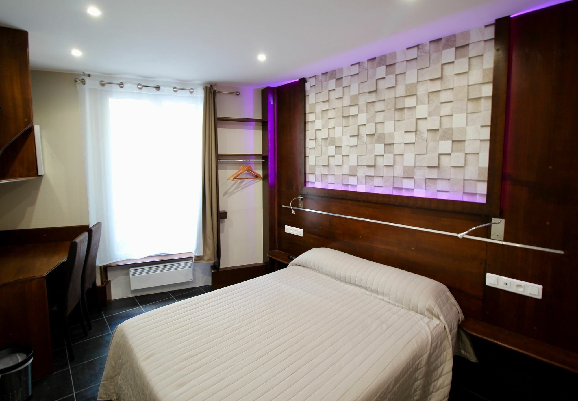 פריז Hotel Des Pyrenees מראה חיצוני תמונה
