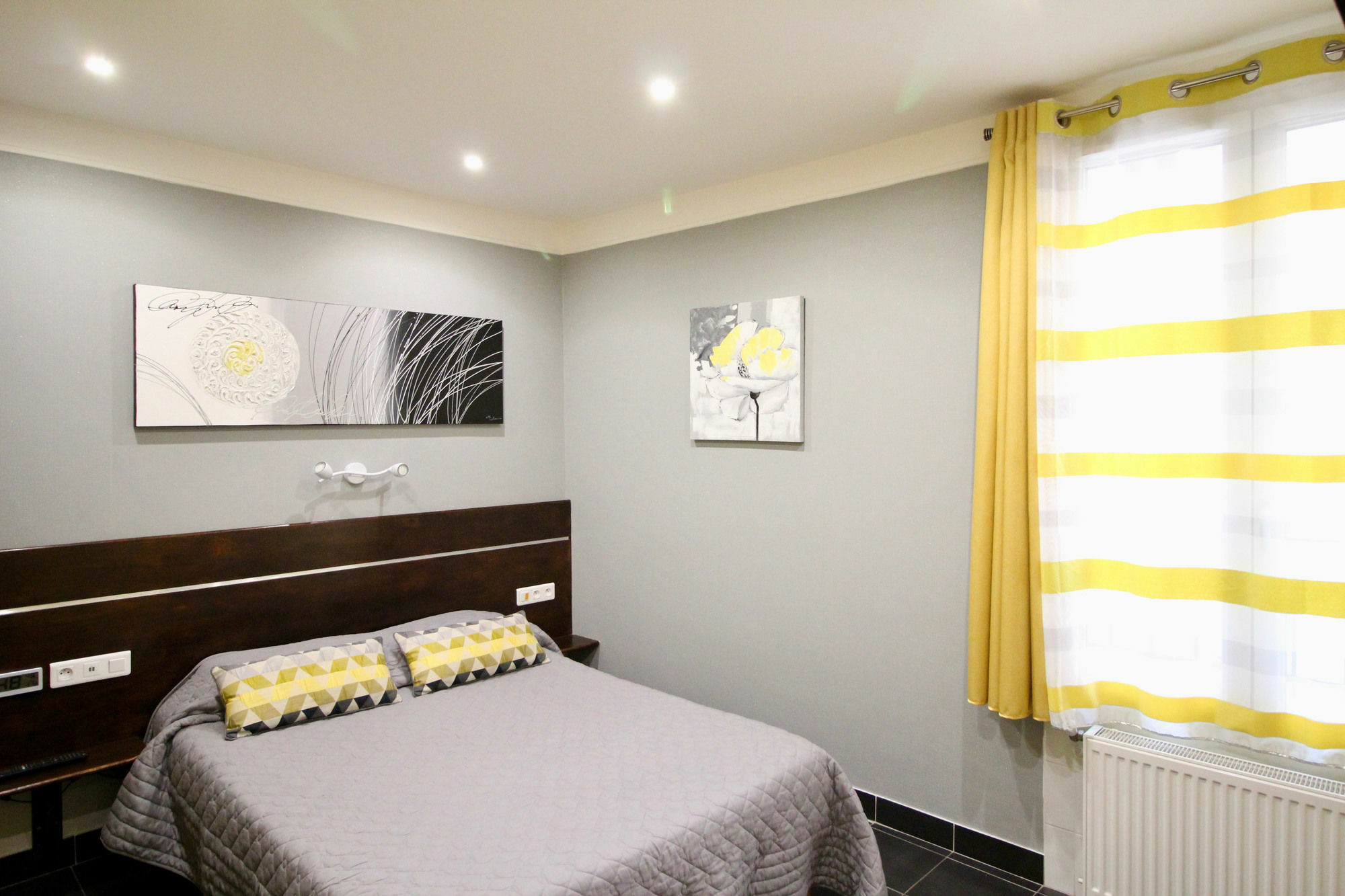 פריז Hotel Des Pyrenees מראה חיצוני תמונה