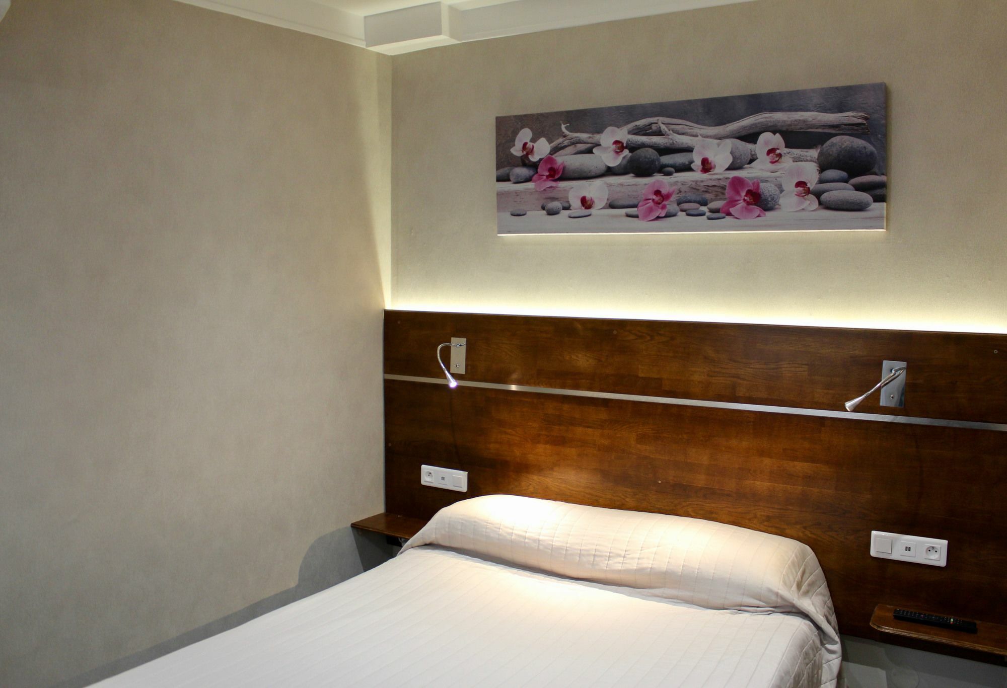 פריז Hotel Des Pyrenees מראה חיצוני תמונה