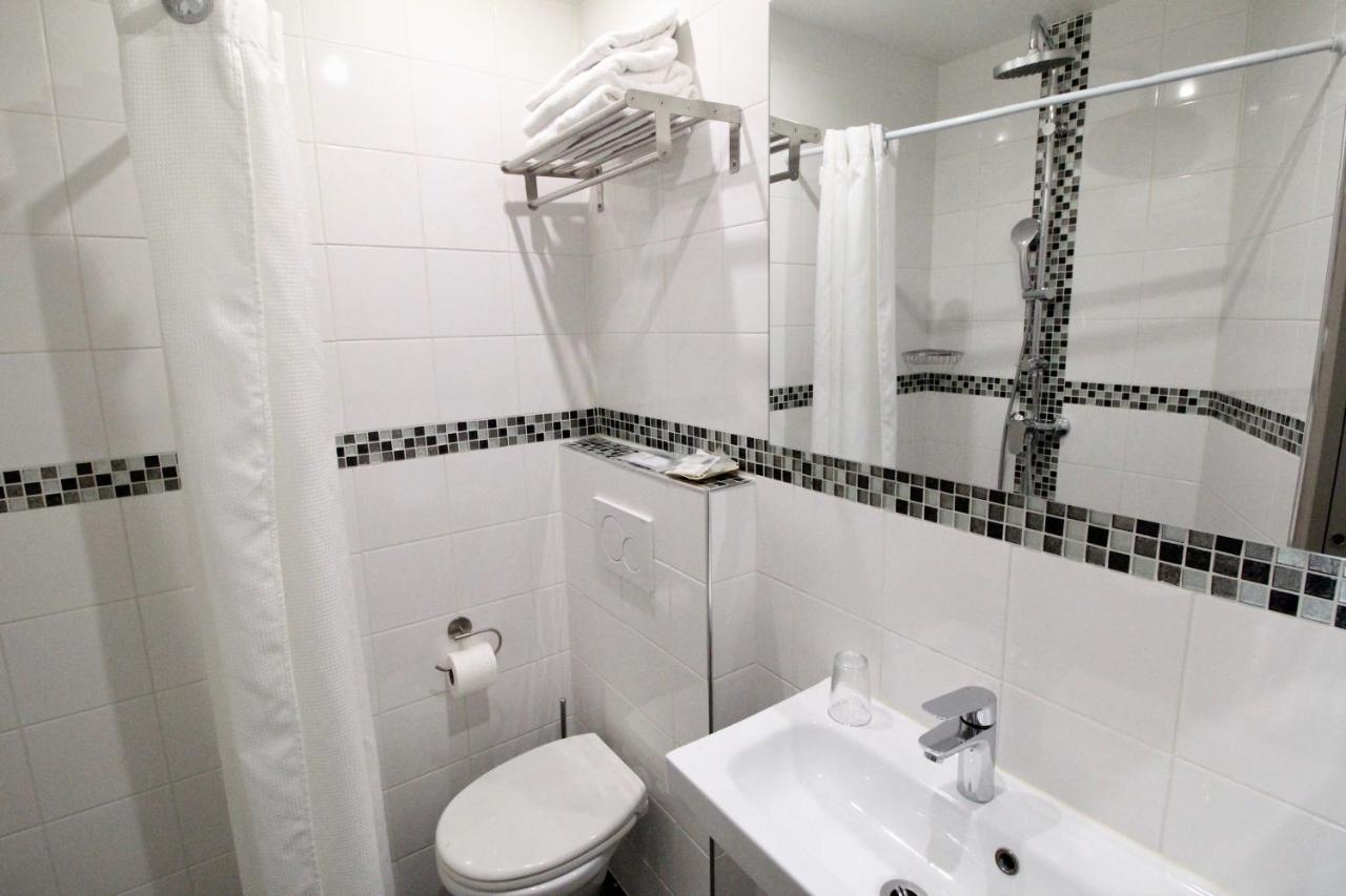 פריז Hotel Des Pyrenees מראה חיצוני תמונה