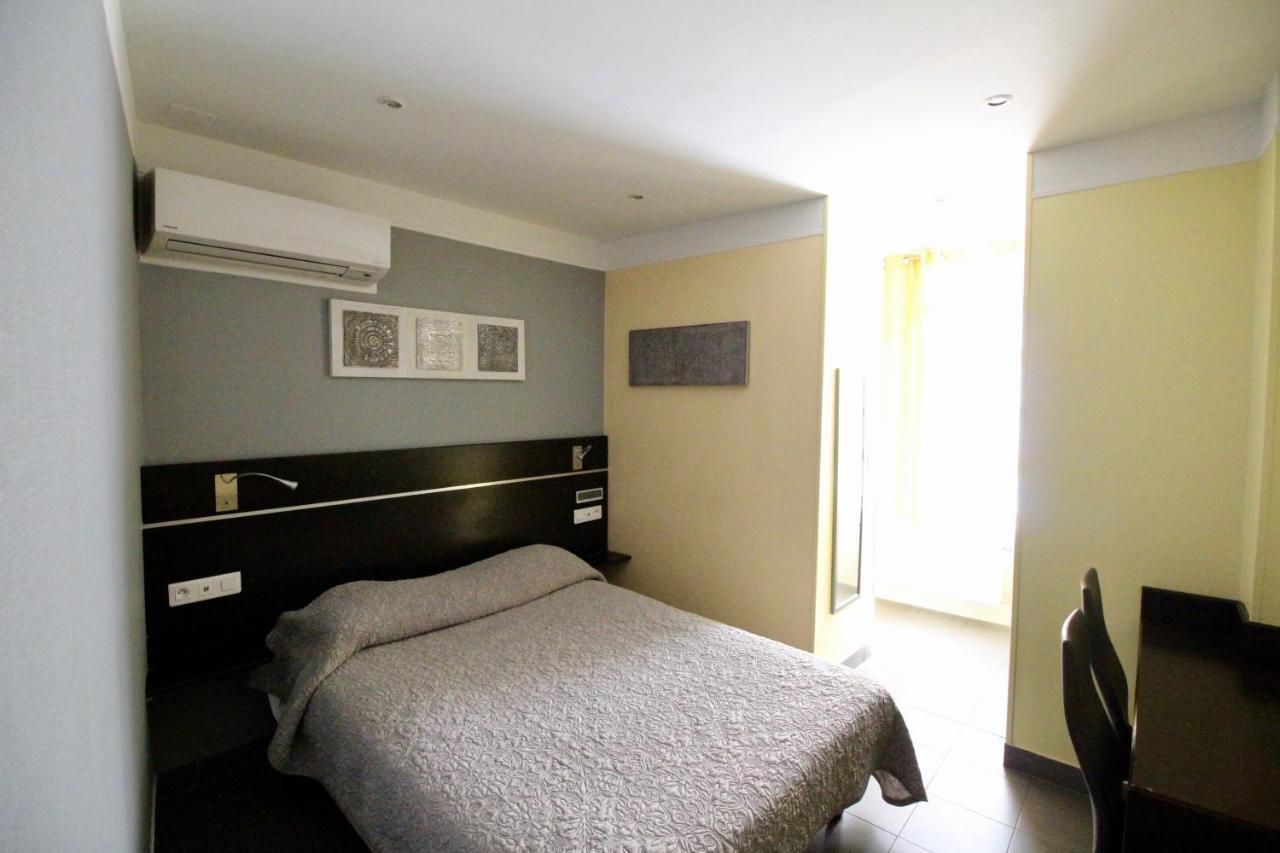 פריז Hotel Des Pyrenees מראה חיצוני תמונה